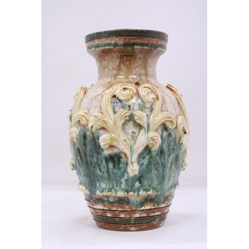 81 - AN ITALIAN POTTERY ART ALVINO BAGNI RAYMOR VASE