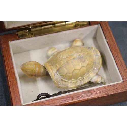 133 - A VINTAGE HORSE STRING PUPPET AND A TORTOISE MADE FROM A SHELL