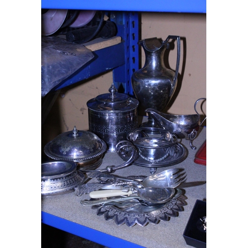 294 - A QUANTITY OF SILVER PLATE TO INCLUDE JUGS, FLATWARE, BOWLS, LIDDED CONTAINERS, ETC