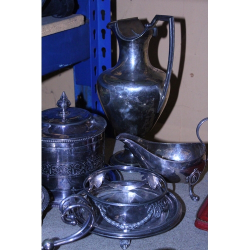 294 - A QUANTITY OF SILVER PLATE TO INCLUDE JUGS, FLATWARE, BOWLS, LIDDED CONTAINERS, ETC