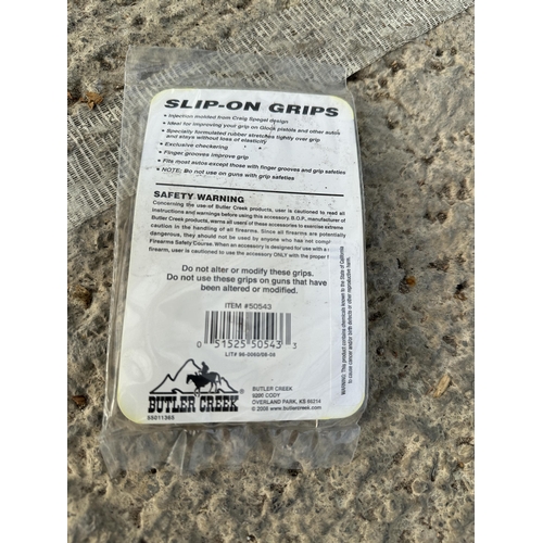 3868 - TWENTY THREE BUTLER CREEK SLIP ON GRIPS