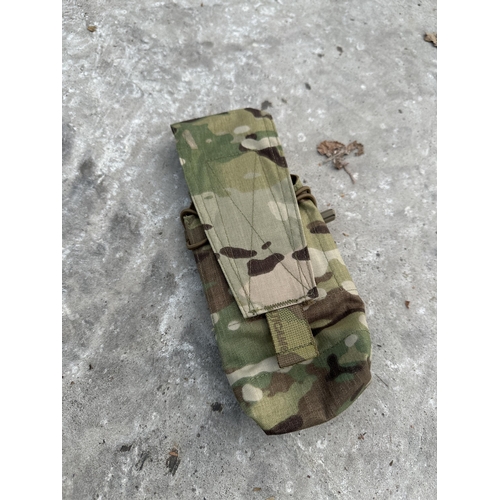 3923 - EIGHT CAMOUFLAGE POUCHES