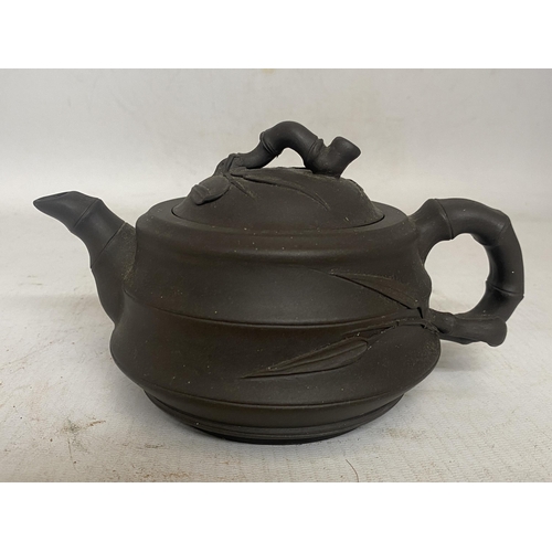 304 - A 19TH CENTURY YIXINE ZISHA BAMBOO PATTERN CHINESE TEAPOT