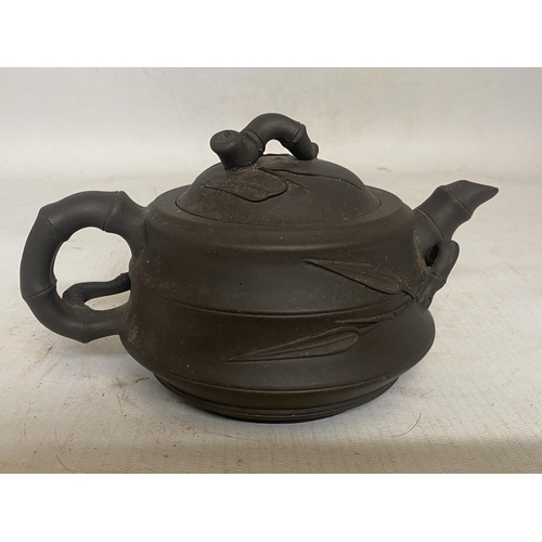 304 - A 19TH CENTURY YIXINE ZISHA BAMBOO PATTERN CHINESE TEAPOT