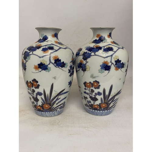 305 - A PAIR OF VINTAGE JAPANESE FUKAGAWA ARITA WARE PORCELAIN HANDPAINTED FLOWER VASES WITH BUTTERFLIES  ... 