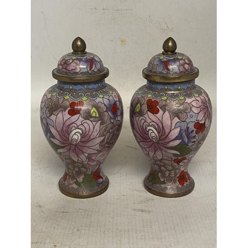 307 - A PAIR OF CHINESE CLOISONNE LIDDED VASES - APPROX 16.5 CM