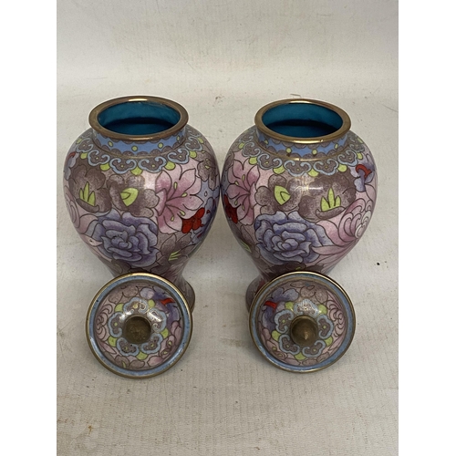 307 - A PAIR OF CHINESE CLOISONNE LIDDED VASES - APPROX 16.5 CM