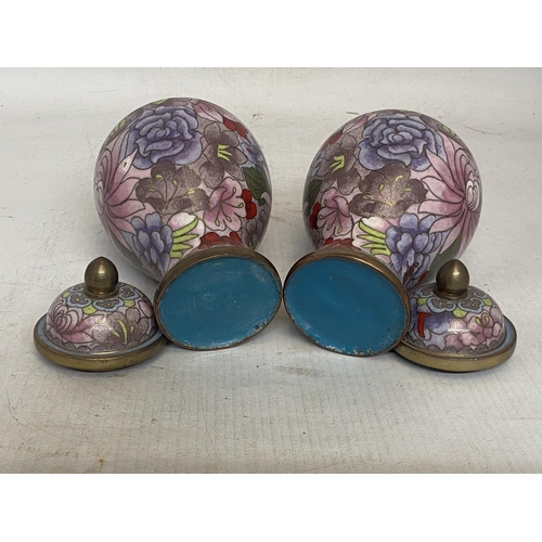 307 - A PAIR OF CHINESE CLOISONNE LIDDED VASES - APPROX 16.5 CM