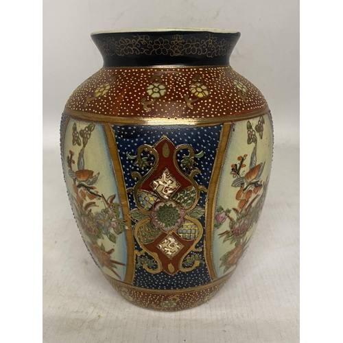 311 - A HANDPAINTED ORIENTAL SATSUMA VASE - 19 CM