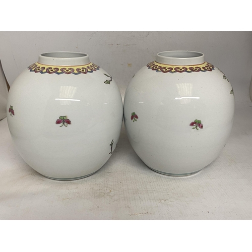 318 - A PAIR OF CHINESE GINGER JARS WITH BIRDS OF PARADISE AND PEONY BLOSSOMS DESIGN - 18.5 CM