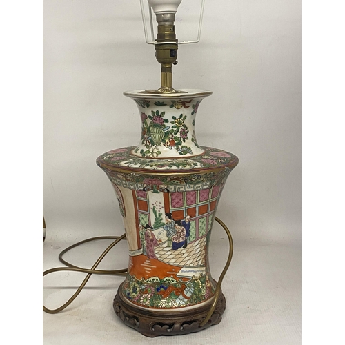 326 - A LARGE CHINESE PORCELAIN TABLE LAMP DECORATED WITH FLOWERS, FOILAGE AND PICTURESQUE CHARACTERS ON A... 