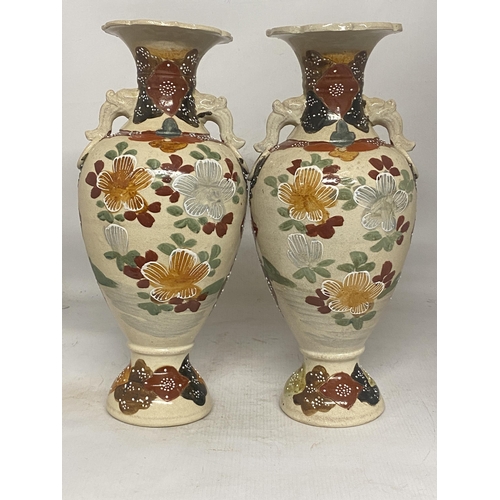 337 - A PAIR OF JAPANESE TWIN HANDLED  MORIAGE SATSUMA SAMURAI WARRIOR VASES - 37 CM (H)