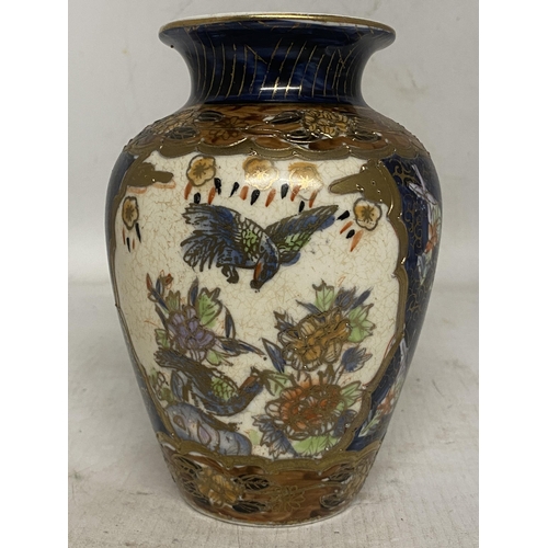 338 - A FLORAL HANDPAINTED WITH GOLD LEAF DETAIL JAPANESE SATSUMA CRACKLE VASE