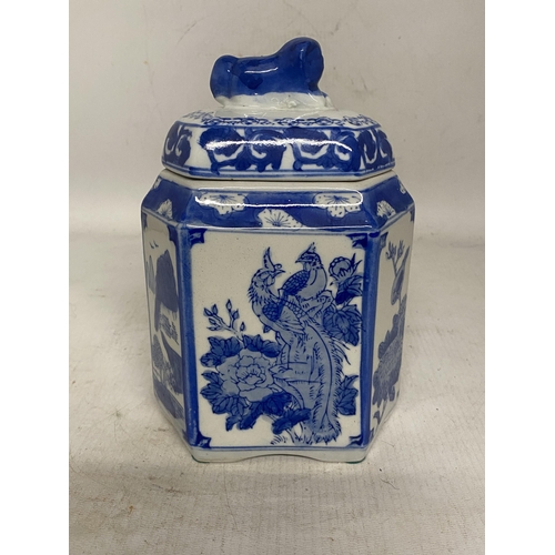 344 - A PORCELAIN CHINESE HEXAGONAL TEA CADDY WITH FOO DOG FINIAL