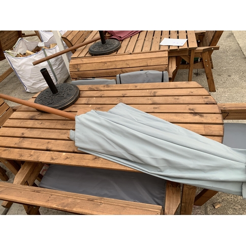 262 - AN AS NEW EX DISPLAY CHARLES TAYLOR GARDEN FURNITURE SET. ONE OVAL TABLE WITH UMBRELLA AND UMBRELLA ... 