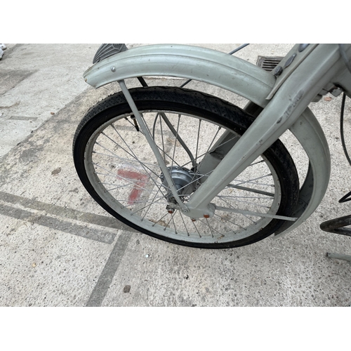1557 - A VINTAGE NSU QUICKLY MOPED - BELIEVED IN WORKING ORDER BUT AS WITH ALL ITEMS IN THE AUCTION, NO WAR... 