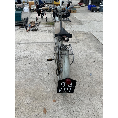 1557 - A VINTAGE NSU QUICKLY MOPED - BELIEVED IN WORKING ORDER BUT AS WITH ALL ITEMS IN THE AUCTION, NO WAR... 