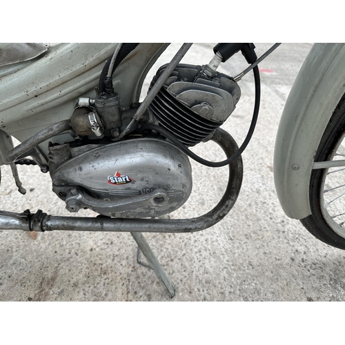 1557 - A VINTAGE NSU QUICKLY MOPED - BELIEVED IN WORKING ORDER BUT AS WITH ALL ITEMS IN THE AUCTION, NO WAR... 