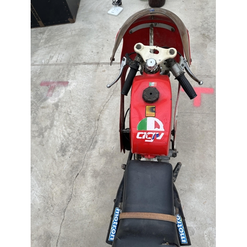 1561 - A VINTAGE MV AGUSTA MINI MOTORCYCLE, WHEEL HUB DIAMETER 22 CM, TWO EXHAUSTS