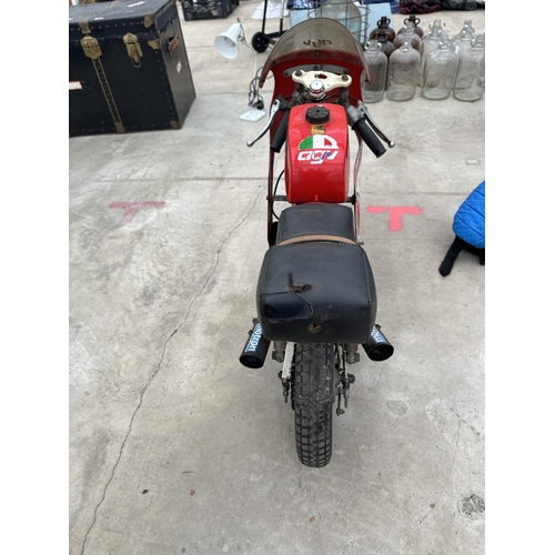 1561 - A VINTAGE MV AGUSTA MINI MOTORCYCLE, WHEEL HUB DIAMETER 22 CM, TWO EXHAUSTS