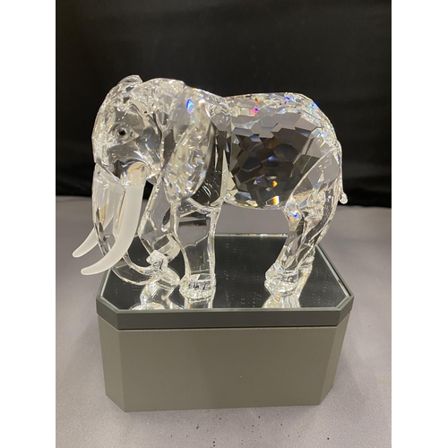 16 - A LARGE SWAROVSKI CRYSTAL ELEPHANT SIGNED ZENDRON MARTIN 1993 WITH MIRRORED PLINTH