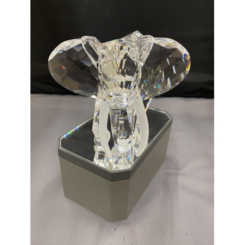 16 - A LARGE SWAROVSKI CRYSTAL ELEPHANT SIGNED ZENDRON MARTIN 1993 WITH MIRRORED PLINTH