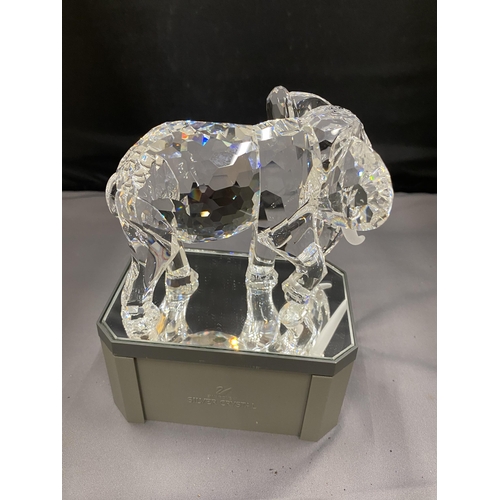 16 - A LARGE SWAROVSKI CRYSTAL ELEPHANT SIGNED ZENDRON MARTIN 1993 WITH MIRRORED PLINTH