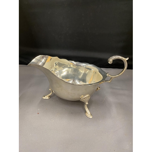 20A - A HALLMARKED LONDON SILVER SAUCE BOAT GROSS WEIGHT 117 GRAMS