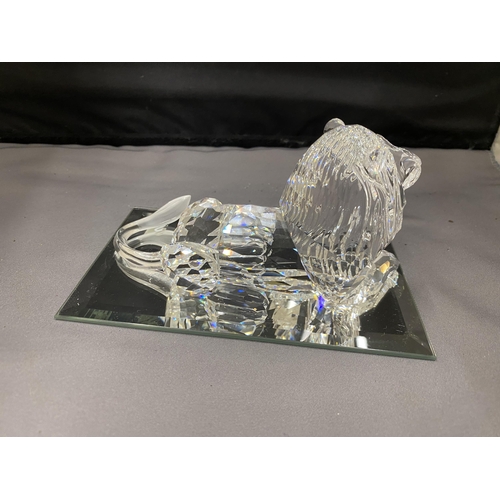 21 - A LARGE SWAROVSKI CRYSTAL LION ON A MIRRORED BASE