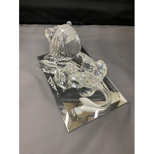 21 - A LARGE SWAROVSKI CRYSTAL LION ON A MIRRORED BASE