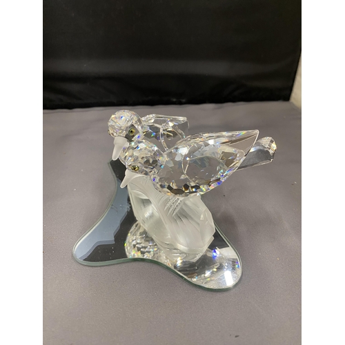 25 - A  PAIR OF SWAROVSKI CRYSTAL TURTLE DOVES AMOUR 1989 ANNUAL EDITION ON A MIRRORED BASE