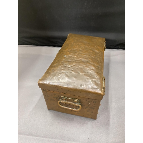 4 - AN ARTS AND CRAFTS HAMMERED COPPER AND RIVETED TRUNK STYLE BOX 16CM LONG