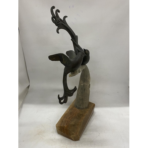 44A - A PAIR OF SPELTER BIRDS ON AN ONYX BASE WITH HORN TREE