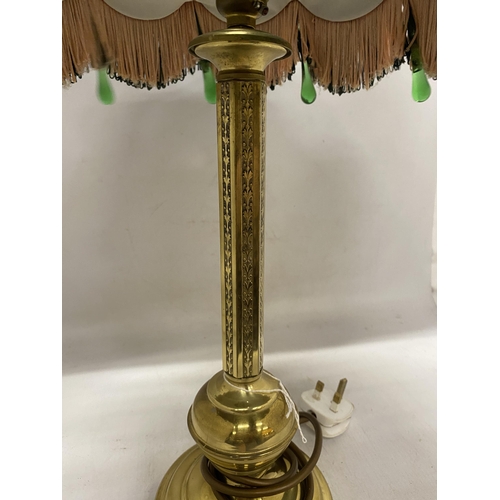 59 - A DECORATIVE BRASS LAMP BASE AND A VICTORIAN STYLE GREEN AND PINK FABRIC SHADE WITH FRINGE AND GREEN... 