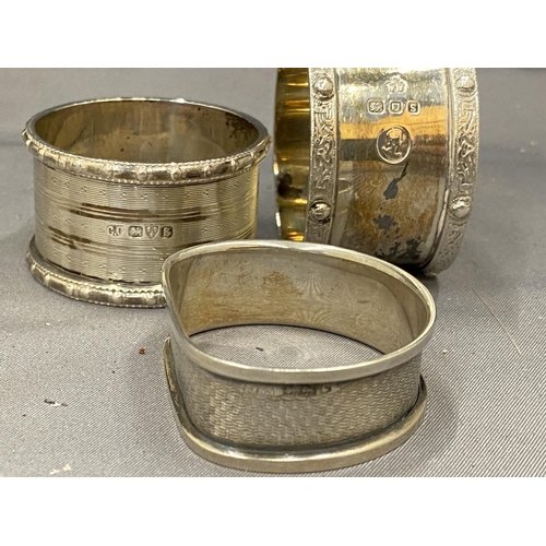 6A - SEVEN VARIOUS HALLMARKED SILVER NAPKIN RINGS TO INCLUDE TWO PAIRS OF BIRMINGHAM, A CHESTER, LONDON  ... 