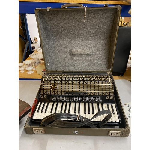 45A - A VINTAGE HOHNER ATLANTIC PIANO ACCORDIAN IN A CASE