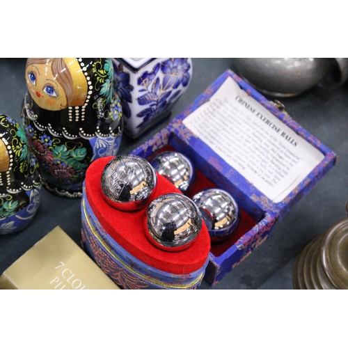 104 - A MIXED LOT TO INCLUDE TWO SETS OF CHINESE EXERCISE BALLS, SIX CLOISONNE PILL BOXES, SET OF NESTING ... 