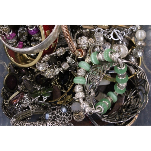 109 - A LARGE QUANTITY OF BRACELETS AND BANGLES