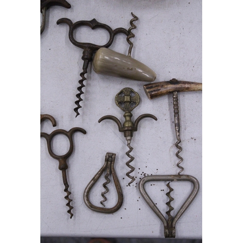 133 - A COLLECTION OF FIFTEEN VINTAGE CORKSCREWS