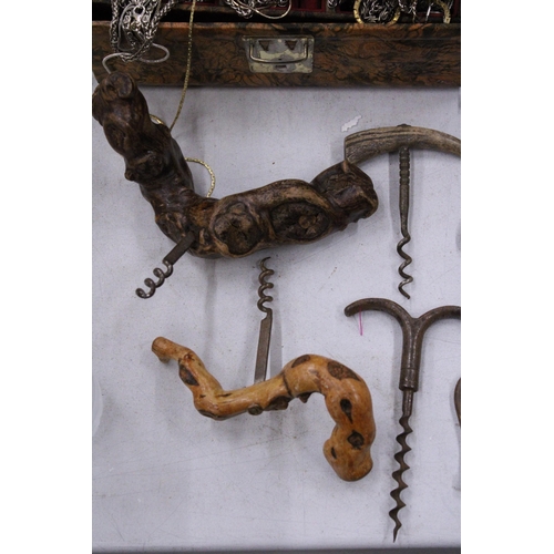 133 - A COLLECTION OF FIFTEEN VINTAGE CORKSCREWS