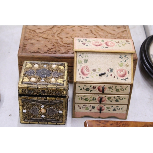 147 - FIVE BOXES TO INCLUDE A CARVED OAK WORK BOX, BOXED SET OF EIGHT NAPKIN RINGS, JEWELLERY BOX, ETC