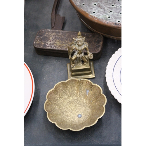 149 - A MIXED LOT TO INCLUDE A LARGE ITALIAN REARING HORSE CLOCK, VINTAGE BRASS GARDEN SIEVE, A CRUCIFIX, ... 