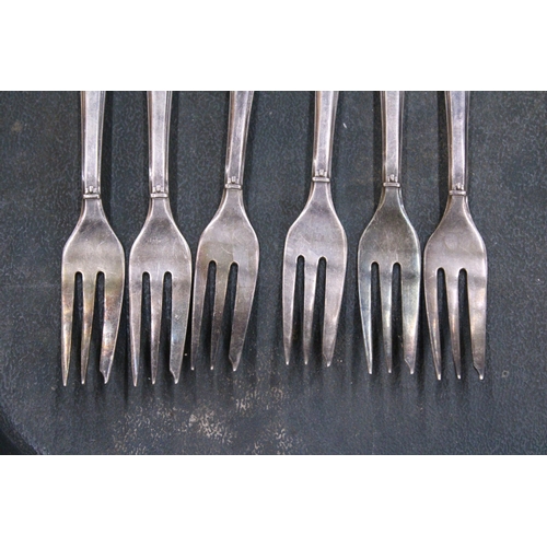 153 - A SET OF SIX ART DECO CAKE FORKS, STAMPED TO THE REVERSE