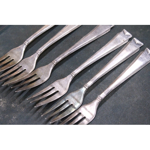 153 - A SET OF SIX ART DECO CAKE FORKS, STAMPED TO THE REVERSE