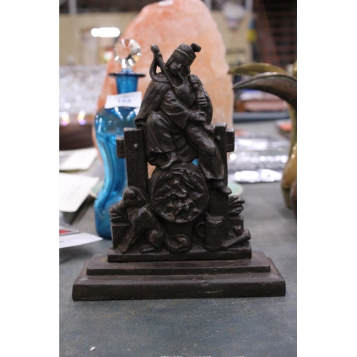 154 - A VINTAGE CAST DOORSTOP DEPICTING A PIPER AND A DOG