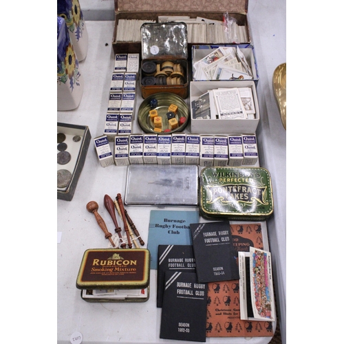 173 - A QUANTITY OF VINTAGE ITEMS TO INCLUDE CIGARETTE CARDS, QUINK INK CARTRIDGES, CIGARETTE CASE, TINS, ... 