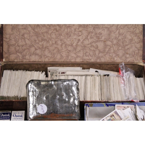 173 - A QUANTITY OF VINTAGE ITEMS TO INCLUDE CIGARETTE CARDS, QUINK INK CARTRIDGES, CIGARETTE CASE, TINS, ... 