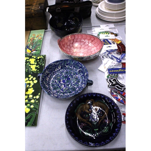 192 - FOUR PIECES OF CERAMIC POTTERY TO INCLUDE TWO ROYAL STANLEY WARE IN COBALT BLUE WITH DECORATION OF S... 