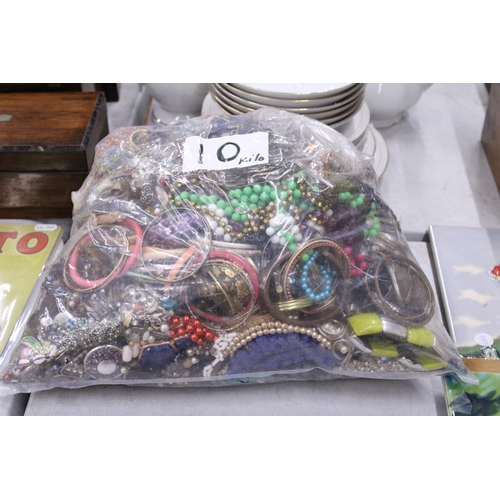 195 - 10KG OF MIXED COSTUME JEWELLERY