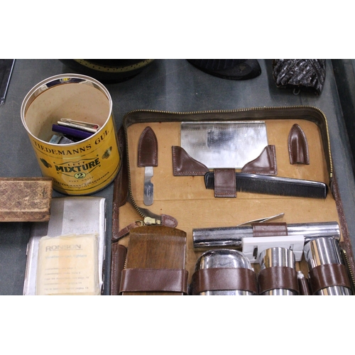 205 - A MIXED LOT TO INCLUDE A GENTLEMEN'S CASED GROOMING SET, TREEN BOXES, METAL TRIVETS, A BOXED RONSON ... 